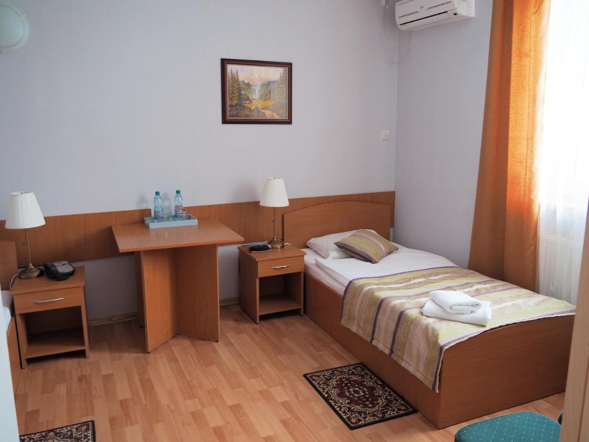 Hotel Awis Kutno Exterior foto
