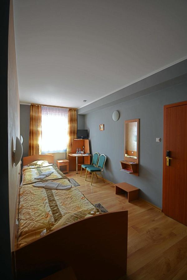 Hotel Awis Kutno Exterior foto