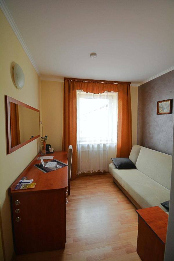 Hotel Awis Kutno Exterior foto